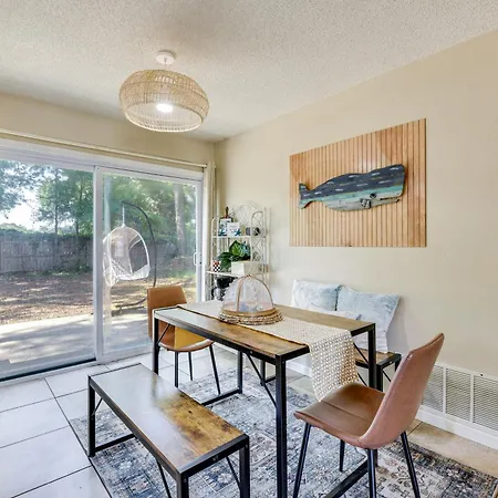 Less Than 3 Mi To Gulf Family-Friendly Retreat With Yard!